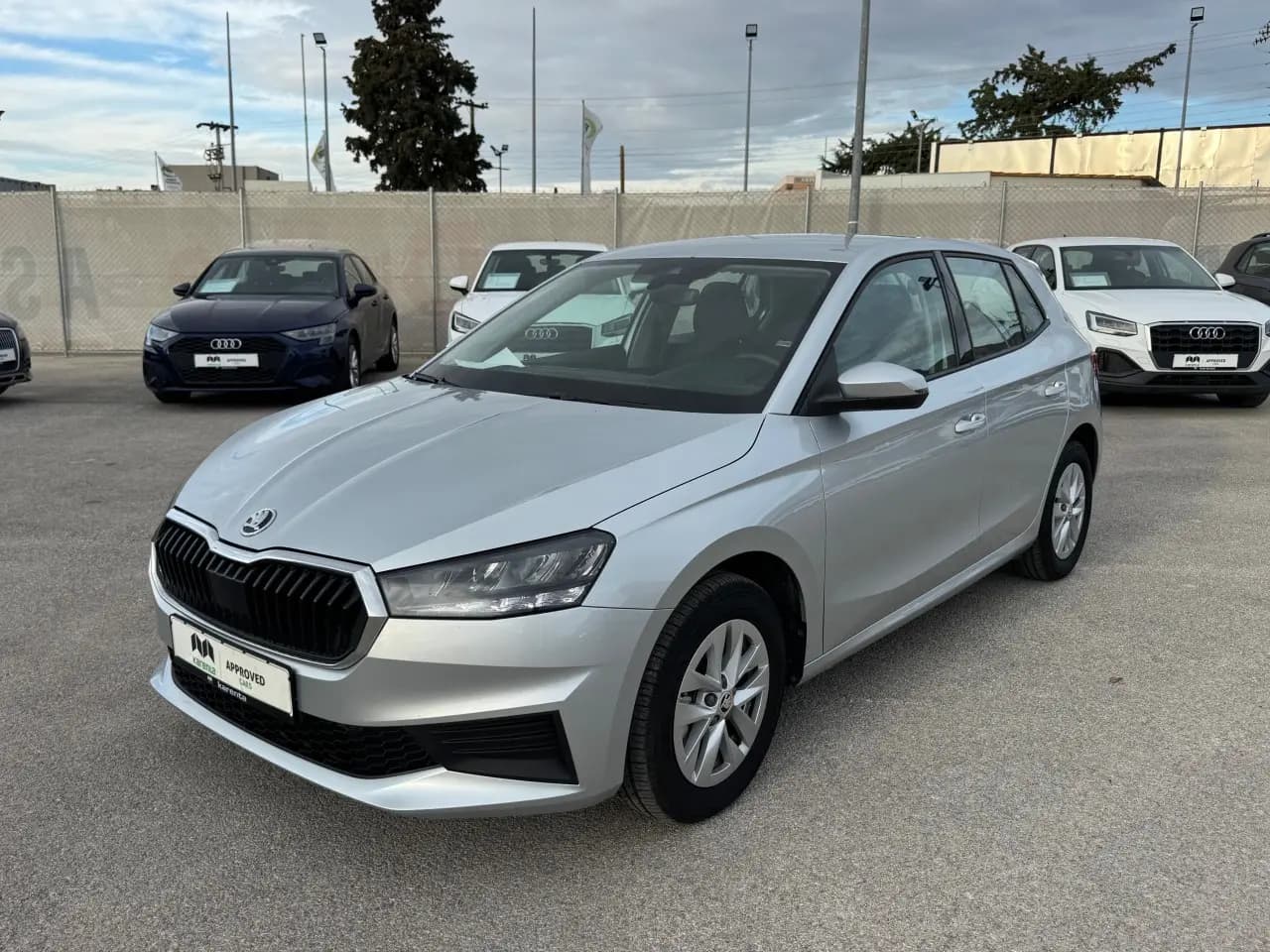 https://cdn.autoq.gr/websites/karenta.gr/images/vehicles/12190/img_12190_94199.jpg