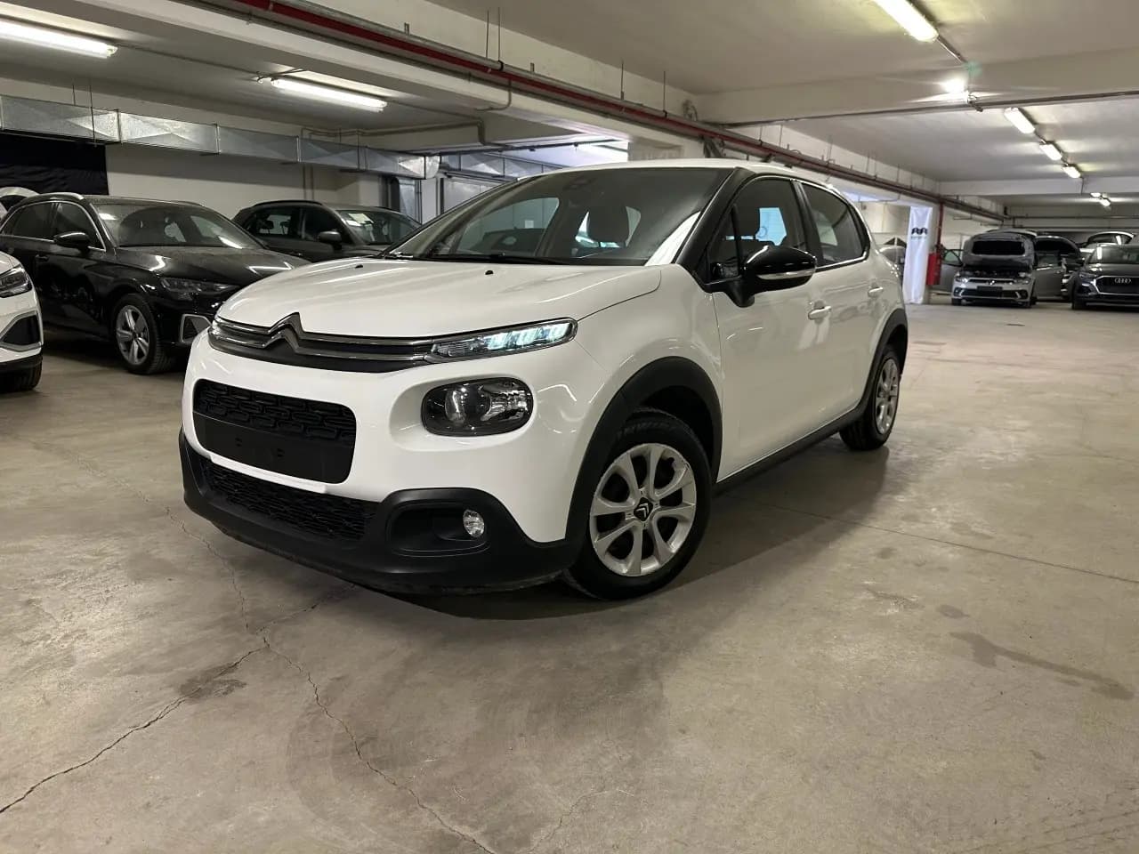 https://cdn.autoq.gr/websites/karenta.gr/images/vehicles/12594/img_12594_73673.jpeg