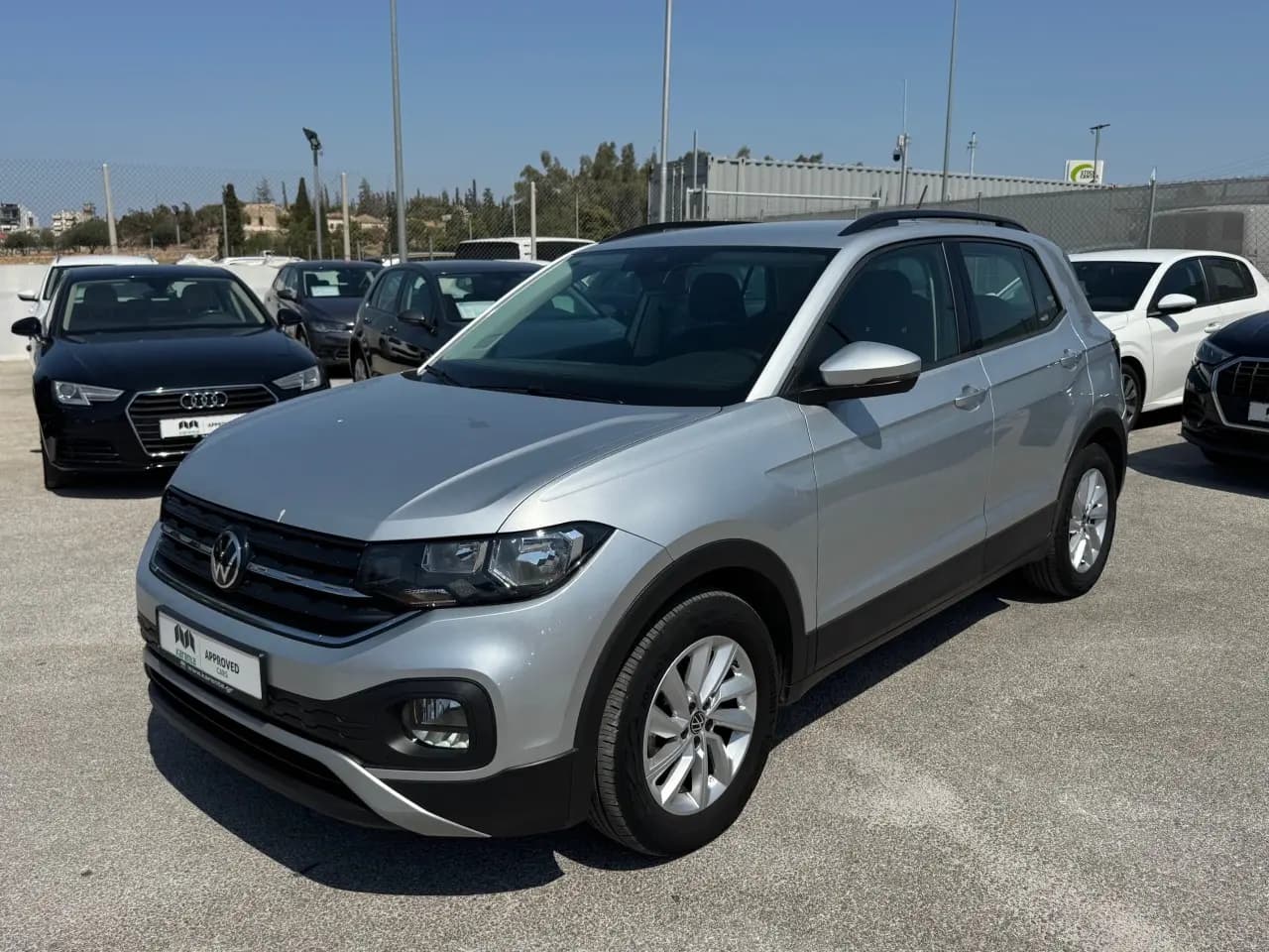 https://cdn.autoq.gr/websites/karenta.gr/images/vehicles/12818/img_12818_12297.jpg
