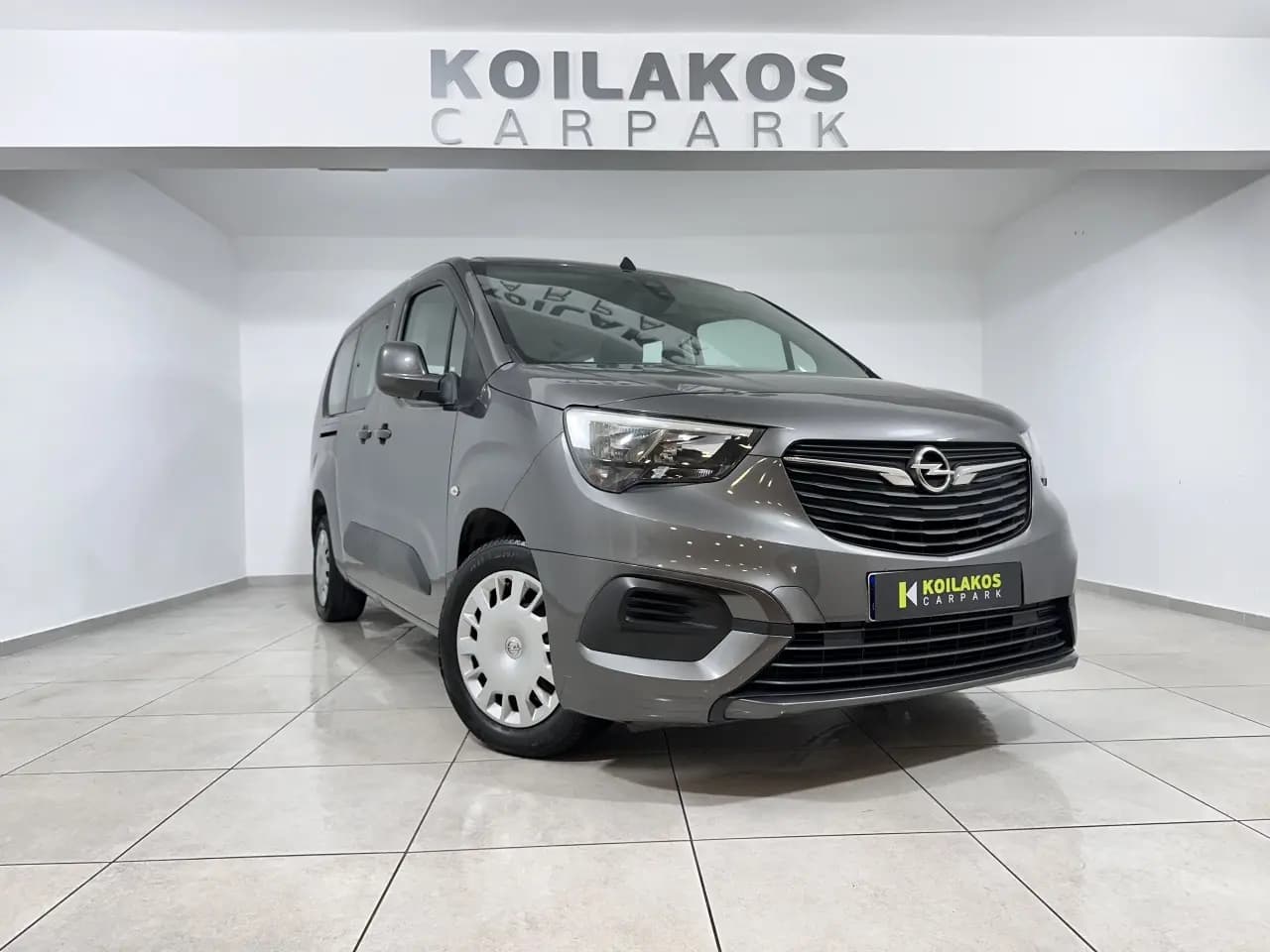https://cdn.autoq.gr/websites/koilakos.gr/images/vehicles/1502/23384.jpg